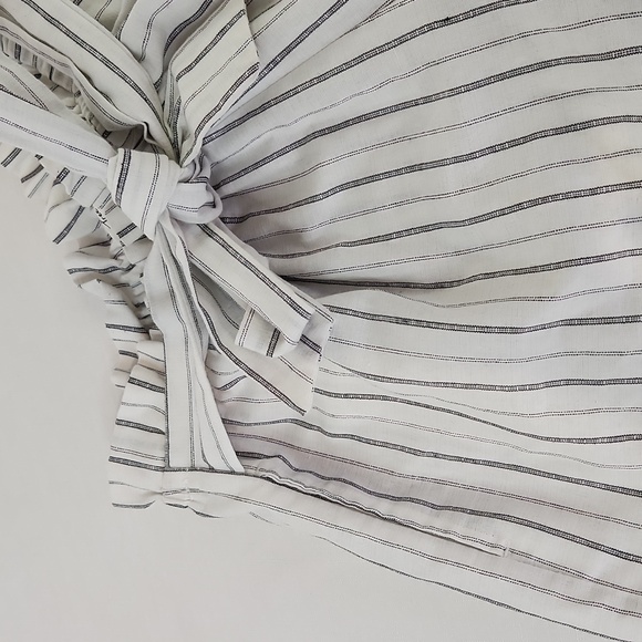 Love Tree striped paper bag waist shorts. Size M - Picture 4 of 7